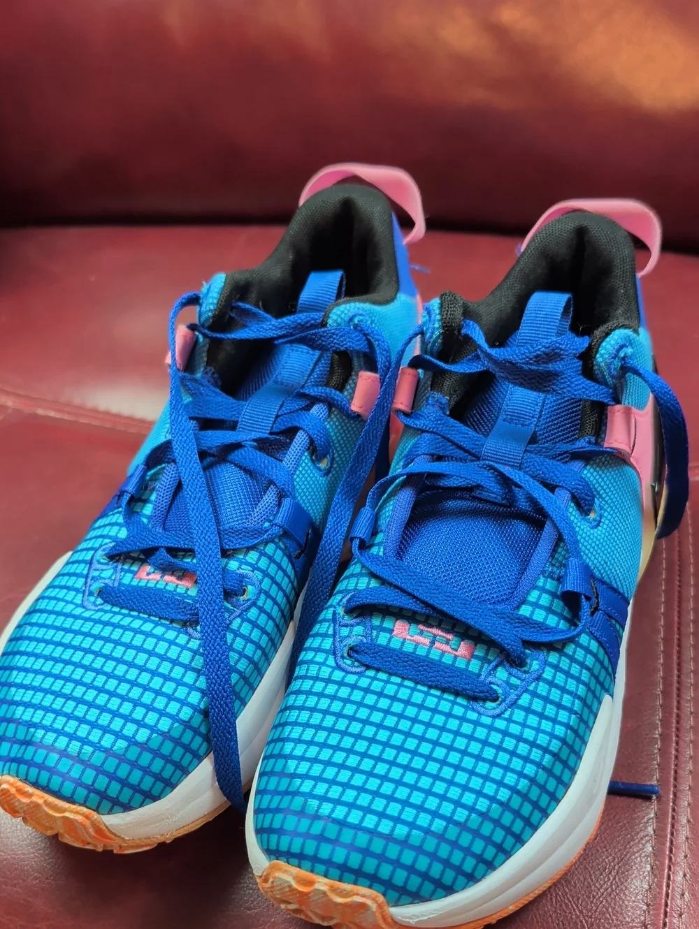 Nike LeBron Witness VII Hyper Royal Pink Black Kids 6 Y